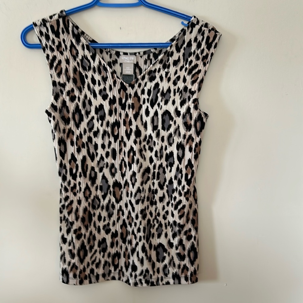 Chico”s pullover top leopard print acetate/spandex mix V-neck stretchy new/tags